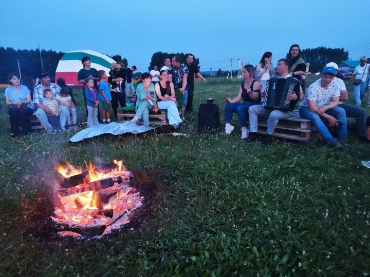 Яшьлек уты Аксубай мәйданында буыннарны берләштерде